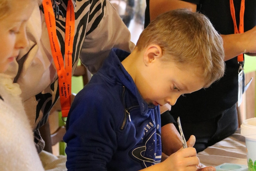 « La Grange de Beauvais sera le théâtre de la première édition de la « Family Week » les 06 et 07 avril. Une excellente opportunité pour petits et grands de s’immerger dans l’offre du label « FAMIL’YONNE », conçu à leur intention et d’y découvrir un large panel d’acteurs touristiques et artisanaux. Au plan économique, l’évènement pourrait s’inscrire parmi les grandes innovations de l’agence de développement Yonne Tourisme à terme selon la stratégie de communication mise en œuvre… ».