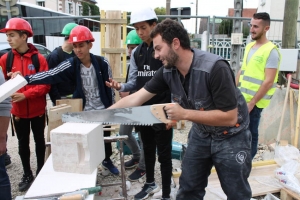 « Les Coulisses du Bâtiment offrent une opportunité unique pour les collégiens de pouvoir découvrir chaque année ce secteur professionnel de manière concrète, en rencontrant des femmes et des hommes qui y exercent leur métier… ».