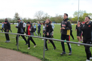 « Qui est le recruté ? Qui est le recruteur ?! Sous couvert d’anonymat, des jeunes demandeurs d’emploi, bénéficiant du CEJ, et des employeurs se sont retrouvés lors d’une expérimentation intéressante concoctée par France Travail, la CCI et la préfecture à Auxerre, « L’Emploi entre en jeu ». Une déclinaison ludique de l’accès à l’emploi en cette année olympique à reconduire… ».