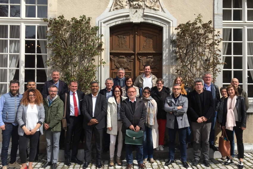 « Le premier comité stratégique sur le développement de l’Economie sociale et solidaire s’est déroulé à Besançon suivant ainsi les préconisations de la Région Bourgogne Franche-Comté. Une vingtaine d’acteurs professionnels de cette nouvelle forme économique ont pris part à ces travaux qui deviendront réguliers à raisons de deux rendez-vous annuels… ».