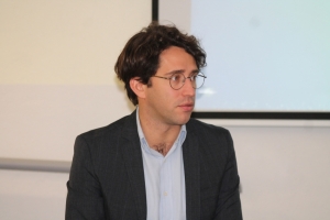 « Spécialiste dans la gestion de sites historiques et patrimoniaux, ALFRAN assurera l’exploitation du château de MAULNES à partir du 06 janvier. Outre la professionnalisation du lieu, la société souhaite donner une dimension touristique nationale à l’édifice en forme de pentagone de l’Yonne…Comme devait l’expliquer lors d’une présentation l’un de ses dirigeants, Ronan DE PINS…».