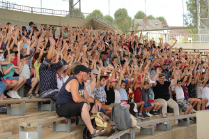 « La deuxième édition des Récid’Eau aura permis à plus de mille enfants, scolarisés du CP à la 5ème, de bénéficier d’ateliers et de démonstrations ludiques pour mieux comprendre l’impact de la qualité de l’eau sur notre environnement. Une manifestation portée par le Syndicat Mixte du Bassin Versant de l’Armançon (SMBVA)… ».