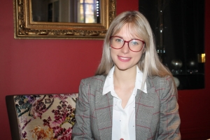 « De nombreuses entreprises profitent de cette période de confinement pour multiplier leur présence sur les réseaux sociaux par le biais de messages informatifs renseignant leur clientèle. L’agence de communication COMMUNIK &amp; VOUS, dirigée par Fanny VIAUT, gère avec son équipe l’urgence de cette avalanche de besoins qui ne cessent de croître… ».