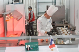 « Ce ne sera pas une compétition au rabais qui sera accueillie au CIFA d’Auxerre les 07 et 08 avril prochains ! Mais bel et bien les finales nationales des épreuves de cuisine offrant un accessit direct en équipe de France pour y disputer du 12 au 17 octobre 2023 les WORLD SKILLS de l’artisanat à Shanghai… ».