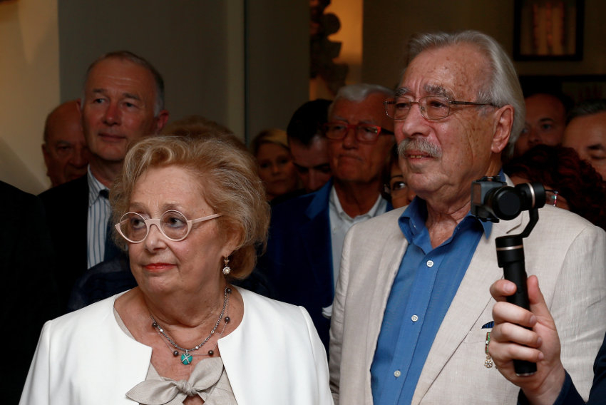 « Triste nouvelle en provenance de « La Côte Saint-Jacques » : Jacqueline LORAIN qui aura formé avec Michel un couple mythique de la gastronomie dans l’Hexagone durant plus de trois décennies nous quitte, un an après son époux… ».  