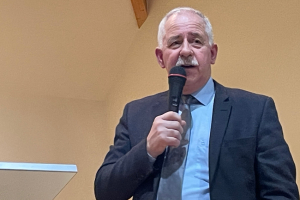 « L’ancien parlementaire de l’Yonne, André VILLIERS, ne pratique jamais la langue de bois ! Si le RN est considéré comme un ennemi et non un adversaire politique à ses yeux, l’élu de l’Yonne tire à boulet rouge contre ses propres amis du parti « Horizons » qui accepteraient une « connivence inacceptable » avec les adhérents de la formation mariniste… ».