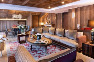 « L’hôtel Barrière Les Neiges à Courchevel : du luxe à la tradition grâce au savoir-faire apporté par les spécialistes de BEAUJARD AGENCEMENT… ».