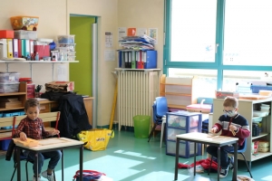 « On est loin des souvenirs vertueux de l’école communale d’autrefois. Le numérique et les marques ont remplacé la bonne odeur de cette craie qui crissait sur le tableau noir. Pour autant, ce sont deux millions de potaches qui effectueront leur rentrée ce mardi dans les écoles de France…dans le respect des gestes barrières ».
