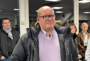 « Tout en retenue et savourant intérieurement les résultats du vote du conseil d’administration qui l’ont donné vainqueur, Baptiste CLERIN succède à l’inoxydable Olivier TRICON à la présidence de la CPME de l’Yonne depuis treize ans avec de nouvelles ambitions… ».