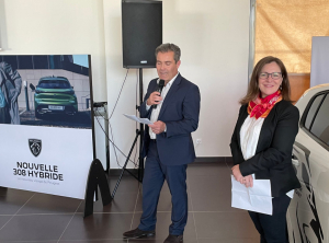 « Aux côtés de Serge NOMBLOT, PDG du groupe automobile éponyme, la présidente du MEDEF de l’Yonne Emmanuèle BONNEAU a encouragé les entrepreneurs à préserver la planète en s’appuyant sur la RSE… ».
