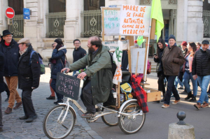 « L’usage des différents articles pour faire passer le projet de réforme des retraites est tout à fait autorisé par la Constitution. Alors, qu’est-ce qui a dérangé l’opinion publique ? C’est sans nul doute la manière répétitive employée par l’Elysée et Matignon au plus fort des manifestions « anti retraites » alors que le projet était rejeté par une large majorité de Français… ».