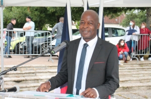 « A partir de 17 heures, le conseiller municipal d’Auxerre Souleymane KONE sera mobilisé en qualité de maître de cérémonie pour donner le rythme et leurs respirations aux cérémonies mémorielles du 77ème anniversaire de la Libération de la ville… ».