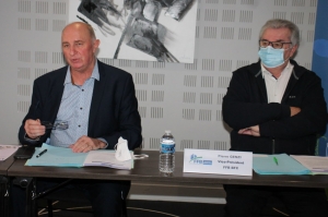 « Plusieurs motifs d’insatisfactions sont observés par le président régional de la FFB BFC Bernard LABOREY à l’heure actuelle (à gauche). La baisse des permis de construire (- 20 %) et surtout l’envolée des prix sur les matériaux de plus de 30 % en trois mois le préoccupent. Quant aux retards de livraison du matériel, ils pourraient occasionnés le blocage des chantiers en juin si rien n’est fait d’ici là pour améliorer la situation… ».