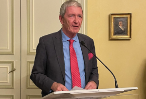 « Lors de sa présentation des vœux aux acteurs politiques, institutionnels, économiques et associatifs de l’Yonne, le préfet Pascal JAN a dévoilé sa stratégie 2025 autour de grands axes de réflexion puisant leurs références via l’attractivité et la proximité. Des chantiers entamés depuis sa prise de fonction afin d’améliorer le quotidien des administrés de l’Yonne… ».