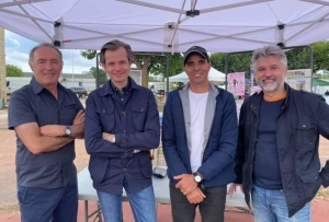 « Abderrazzack EL BADAOUI a reçu la visite surprise du député LR Guillaume LARRIVE sur son stand lors de la Journée des Partenaires de l’Office Auxerrois de l’Habitat. Un instantané immortalisé aux côtés de Vincent VALLE et Eric CAMPOY… ».