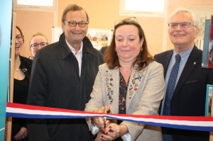 « L’inauguration du stand d’information sur le métier d’assistant maternel a permis ce vendredi matin de mettre les projecteurs sur cette filière professionnelle qui est en baisse sur le territoire de la Puisaye-Forterre, - 28 % observée entre 2018 et 2023. Bléneau, puis d’autres localités, vont accueillir ce module informatif qui a pour vocation à se déplacer dans toute la communauté, a d’ailleurs précisé le président Jean-Philippe SAULNIER-ARRIGHI, reçu par l’édile de Bléneau, Alain DROUHIN, en symbiose parfaite sur le projet… ».