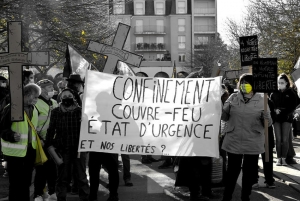 « Les changements des lieux des manifestations revendicatives se sont systématisés depuis plusieurs mois à Auxerre. Des décisions qualifiées de nuisances pour les représentants du collectif Assemblée Populaire d’Auxerre (APA), obligés de modifier leurs préparatifs à la dernière minute… ».
