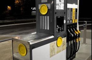 « Des assiettes jaunes pour symboliser des réfrigérateurs vides de nourriture à cause de la hausse des prix galopante : l’action du collectif APA a fait mouche à Auxerre. Une action visuelle pour protester contre la cherté de la vie et réclamer des mesures de la part du gouvernement… ».