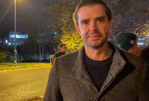 « Les Insoumis à l’image de son porte-parole Adrien PROVENCE n’acceptent pas que l’Education nationale soit le parent pauvre des budgets de l’Etat alors que de nombreuses classes sont menacées de fermeture et que le nombre d’enseignants et de personnels administratifs risquent de diminuer. Ils seront présents ce mercredi pour protester devant les grilles de la DASEN à Auxerre… ».