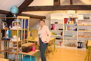 « Directrice de l’établissement, éducatrice et formatrice, Cindy GENDRIN conserve le sourire à l’instant « t ». Les portes ouvertes de l’école MONTESSORI à Auxerre, toujours maintenues, se déclineront ce samedi 30 janvier de 10 heures à 17 heures en présentiel. Un évènement suffisamment rare pour être signalé ! ».