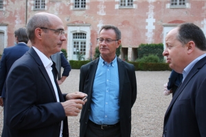 « La contribution financière de GROUPAMA Paris-Val-de-Loire en soutien à la relance économique s’élève à ce jour à 25 millions d’euros. Son état-major piloté par Eric GELPE, directeur du groupe, François DELAISSE, délégué général, Pascal MAUPOIS, président de la Fédération des caisses locales de l’Yonne et Jacques BLANCHOT, directeur de l’établissement dans l’Yonne, s’est mobilisé pour faire face à la crise… ».