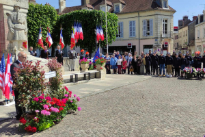 « Une énarque de talent – elle est également diplômée de Sciences Po et d’HEC – succède à Cécile RACKETTE à la sous-préfecture de l’arrondissement d’Avallon, Naïma RAMALINGOM. Une cérémonie protocolaire l’attendra dès lundi matin, le traditionnel dépôt de gerbe au monument aux morts… ».
