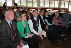 « Sous le regard attentif des dirigeants de la fédération des caisses locales de GROUPAMA dans l’Yonne, le cycle des traditionnelles assemblées générales a démarré sur le secteur Nord Est Sénonais à Pont-sur-Yonne. C’est le président de la caisse locale septentrionale de l’Yonne, Guillaume GALLOT, qui a ouvert le bal en présence de Ludovic DAME, Pascal MAUPOIS et de l’élu Grégory DORTE… ».