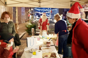 « Riverains, artisans et commerçants de l’association Porte de Paris se préparent à apporter joie et lumière rue de Paris et rue Dampierre à l’occasion des fêtes de fin d’année grâce à leurs animations… ».