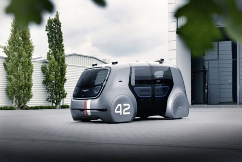 « Doté d’un design unique et d’innovations technologiques identifiables au premier coup d’œil, le concept-car « SEDRIC » devrait envahir progressivement les espaces ruraux avant, pourquoi pas, les chemins de traverse vers les zones rurales… ».