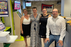 « Ouvert depuis quelques jours, le Bar de la Gare (anciennement le Saint-Gervais) apporte de la vie dans le quartier Rive droite à Auxerre avec son offre pléthorique de possibilités consommables. Dont une nouveauté qui caractérise ce « concept store » cher à Cyril PARMENTIER : le CBD… ».