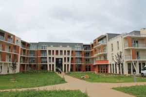 « Entouré d’un parc arboré et à dix minutes du cœur de la ville, le complexe DOMITYS Terres de Bourgogne avait germé dans les esprits dès 2014… ».