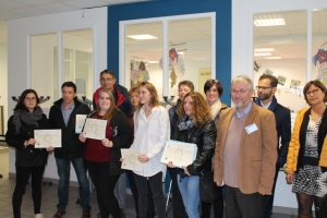 « Tout sourire et soulagés d’avoir franchi le premier cap de leur orientation, dix-huit lauréats du BTS notariat du groupe scolaire Saint-Joseph La Salle à Auxerre ont eu la chance de pouvoir discuter avec les professionnels de la filière lors de la remise de leurs diplômes… ».