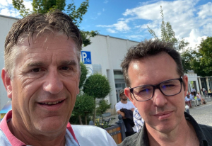 « Membre du bureau national de Debout La France, le nivernais Pascal LEPETIT, délégué régional en Bourgogne Franche-Comté (à gauche) a confirmé sa participation aux législatives 2022…Entre deux protestations dans la rue contre le passe sanitaire et le pouvoir d’achat ».