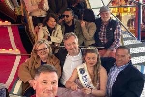 « Instants de détente pour le ministre Jean-Baptiste LEMOYNE et la présidente du Grand Sénonais Marie-Louise FORT lors de l’inauguration de la fête foraine ! La 93ème édition de la Foire de Sens est bel et bien lancée… ».