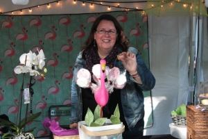 « Les enfants, voire leurs parents, résisteront ils longtemps aux succulentes saveurs des pâtisseries confectionnées sur le stand de BILLE de SUCRE ce samedi 25 août à Auxerre ? Sophie BILLON investit la braderie de l’Association des artisans et commerçants du Quartier de l’Horloge, seconde du nom, pour y animer un atelier pédagogique et ludique destiné aux jeunes gourmands… ».