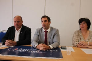 « Le Rassemblement national a dévoilé les candidats qui le représenteront lors des prochaines sénatoriales dans l’Yonne. Le président du groupe RN à la Région Julien ODOUL, entouré de Xavier ROSALIE et Audrey LOPEZ, a rappelé les leitmotivs de ces élus locaux qui ont les mains dans le cambouis à force de côtoyer la réalité… ».