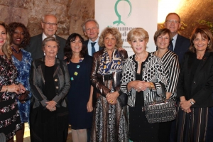 « La sénatrice de l’Yonne, Dominique VERIEN, et le maire d’Auxerre, Guy FEREZ, ont accueilli avec les honneurs les dirigeantes internationales des Femmes Leaders Mondiales dont la présidente fondatrice, Nicole BARBIN, lors d’une réception donnée à l’hôtel Ribière… ».