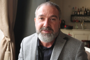 « Entrepreneur possédant l’expérience et la maîtrise de la technologie numérique, l’Icaunais Joël CHAUDY vient d’inventer un concept qui repense le classement et le maniement des papiers officiels différemment. « madocBOX » est aujourd’hui commercialisé vers les PME, les artisans/commerçants mais aussi les milieux associatifs…Ingénieux ! ».