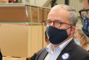 « La tête de liste de la majorité présidentielle, le Marcheur Denis THURIOT, a décidé de poursuivre l’aventure électorale en se maintenant pour le second tour des Régionales ce 27 juin. Il a été crédité de 11,69 % dimanche soir… ».