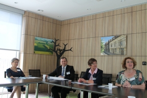 « Les dix ans de l’association Point Passerelle, soutenue par le Crédit agricole Champagne Bourgogne, auront donné lieu à une journée d’échanges et de rencontres dans l’Aube à Troyes. Un programme riche pour que les partenaires institutionnels, associatifs et économiques de la structure découvrent le rôle au quotidien des conseillers bancaires et des bénévoles qui agissent au plus près des personnes bénéficiaires de ce système citoyen et solidaire… ».