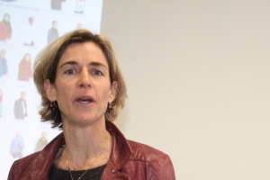 « Florence LOURY, le retour ! Après les échéances municipales où la candidate écologiste a joué un rôle important à Auxerre en se qualifiant avec Denis ROYCOURT pour le second tour, la figure politique départementale brigue l’un des deux postes de sénateur mis en jeu le 27 septembre en prônant l’union avec la gauche traditionnelle… ».