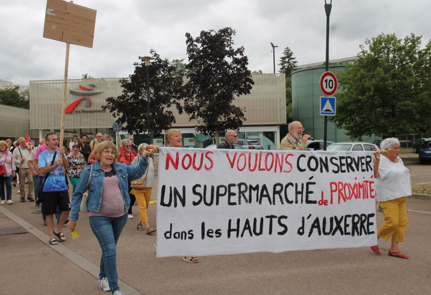 Ils marchent contre la fermeture d’Intermarché : les résidents des Hauts d’Auxerre veulent se faire entendre de la collectivité