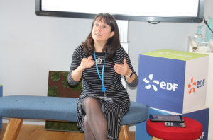 « La nouvelle directrice à l’action régionale du groupe EDF en Bourgogne Franche-Comté, Carmen MUNOZ-DORMOY, a présenté sa feuille de route après sa prise de fonction, succédant le 01er octobre à Robert POGGI. Un axe de travail et de réflexion orienté sur trois grands items : la décarbonation, la réindustrialisation et l’emploi… ».