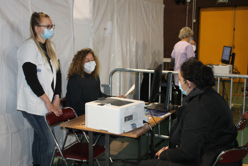 « 17 573 Icaunais n’avaient toujours pas reçu au 07 janvier la troisième dose vaccinale synonyme de maintien du passe sanitaire après la date butoir du 15 janvier 2022. Soixante mille doses présentes dans l’Yonne peuvent répondre à cet impérieux besoin. Elles sont administrables dans la vingtaine de centres opérationnels… ».