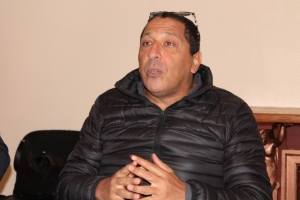 « Placés sous la direction artistique de l’humoriste, comédien et chanteur SMAIN, les « Misters Class de l’Humour », animation découvreuse de talents, s’apprécieront lors du second festival de Luzy, les « LUZYGOMATIQUES » du 28 au 30 juin. L’acteur en est le parrain : c’est la preuve de son indéfectible soutien et de son amitié qu’il porte à TRIODARTS Yonne, association qui développe ce concept artistique détonnant…».