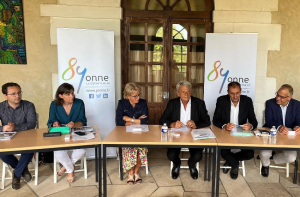 « Traditionnelle conférence de presse à l’occasion de la rentrée des collèges pour l’exécutif du département de l’Yonne ce mercredi à Auxerre. Le président Patrick GENDRAUD s’est dit préoccupé par plusieurs sources d’inquiétudes nationales dont celles du recrutement des enseignants et la pénurie des chauffeurs de bus scolaires… ».