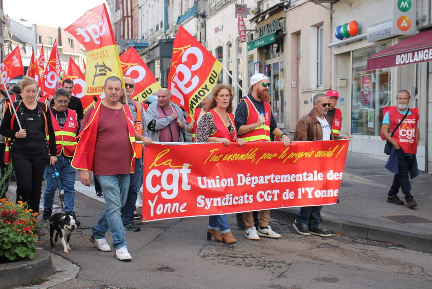 « L’automne social promet d’être plus chaud que la normale cette année. A l’appel de l’intersyndicale, plusieurs centaines de manifestants ont arpenté les rues du cœur d’Auxerre ce mardi tantôt en revendiquant pour le droit à la grève et la hausse du pouvoir d’achat avec la CGT en tête de cortège… ».