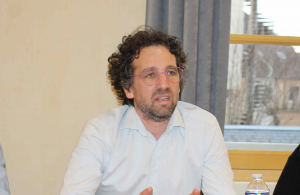 « Indésirable au sein du groupe d’opposition « Pour Auxerre », l’élu « Territoire de Progrès » Mathieu DEBAIN, favorable à la majorité présidentielle, a été exclu par ses anciens camarades les socialistes et PRG Mani CAMBEFORT, Sophie FEVRE et Isabelle POIFOL-FERREIRA. Sa position pro-MACRON qui « applique des réformes délétères imposées à toutes les collectivités locales » est contestée. Une clarté dans le positionnement qui assombrit un peu plus l’union de l’opposition en vue de 2026…et fait sourire l’actuelle gouvernance ! ».