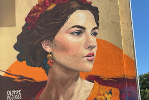 « L’un des actes marquants de la démocratie fut le droit de vote aux femmes. Le terreau principal du combat mené par la libertaire Olympe de GOUGES pendant la Révolution… ».