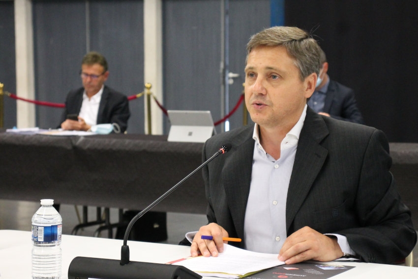 « La poursuite du projet hydrogène a été validée au terme de la séance communautaire de l’Agglo de l’Auxerrois du jeudi 22 octobre par l’ensemble des élus qu’ils soient dans la majorité comme dans l’opposition dont le président Crescent MARAULT. C’est un véritable consensus autour de ce projet vertueux ayant pour objectif de s’inscrire dans la transition énergétique et de la mobilité… ».